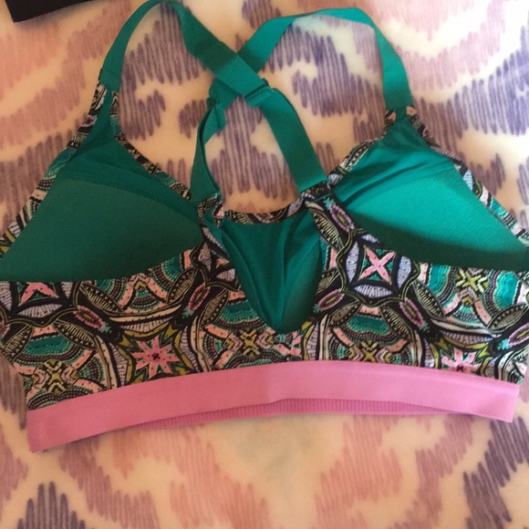 VS sports bras- 34C - Picture 4 of 5